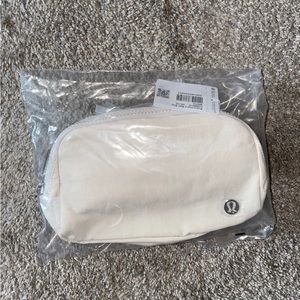 Lululemon everywhere belt bag, white opal